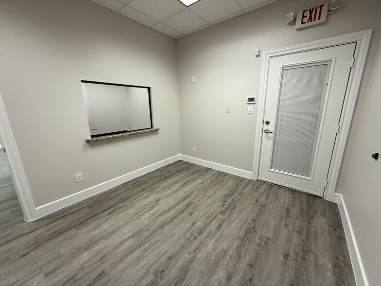 More Photos Of 7115 FM 2920, Spring Unknown For Lease