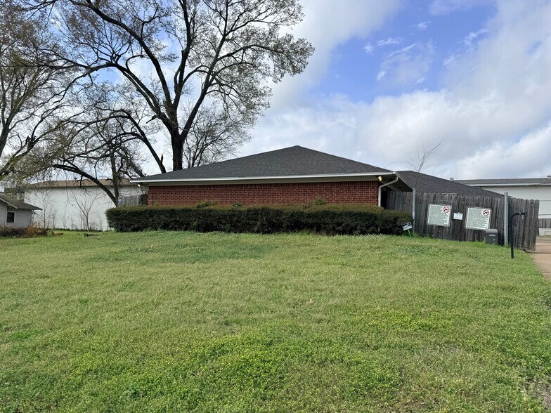 More Photos Of 425 Neches St, Jacksonville Office Residential For Sale