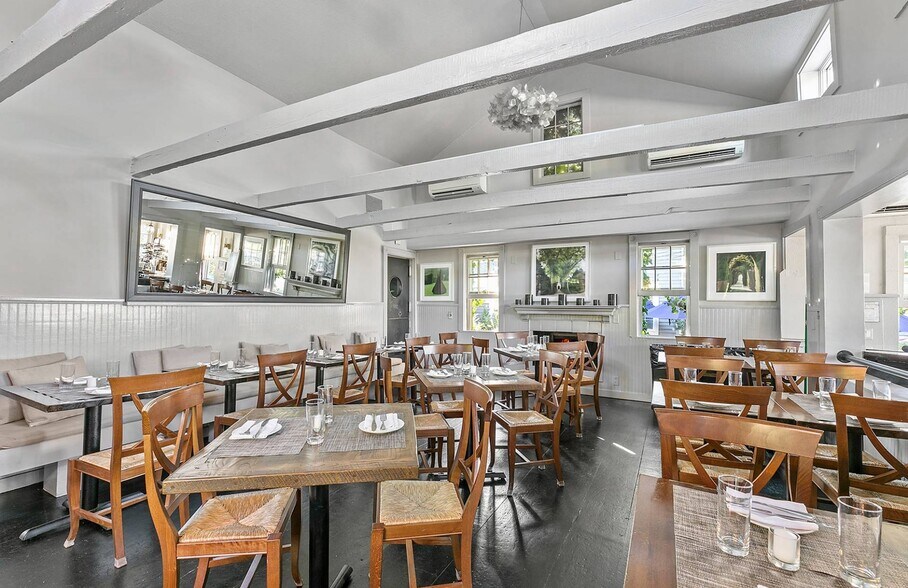 More Photos Of 6 Bay St, Sag Harbor Restaurant For Sale