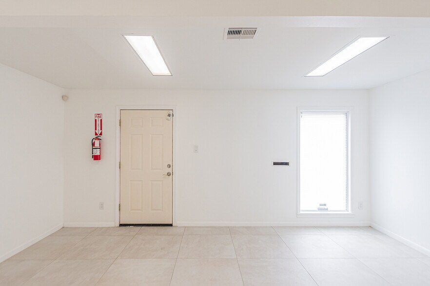 More Photos Of 5904 Dolores St, Houston Office For Lease