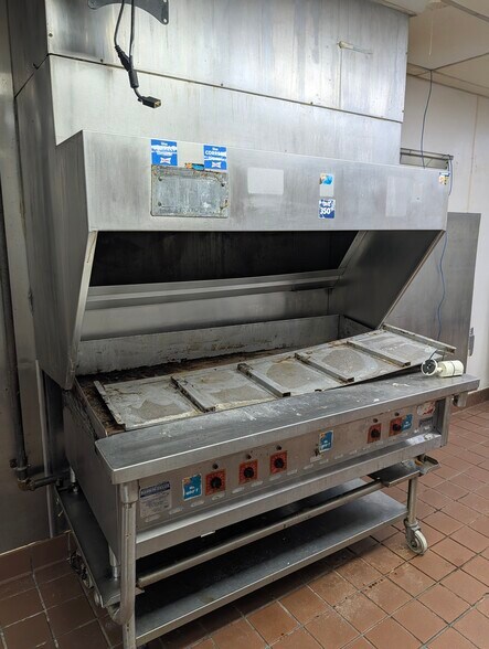 More Photos Of 200 Floyd Thompson Blvd, Hampton Fast Food For Lease