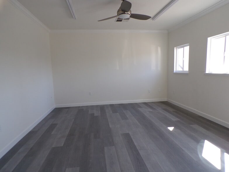 More Photos Of 953 Washington St, San Carlos Warehouse For Sale