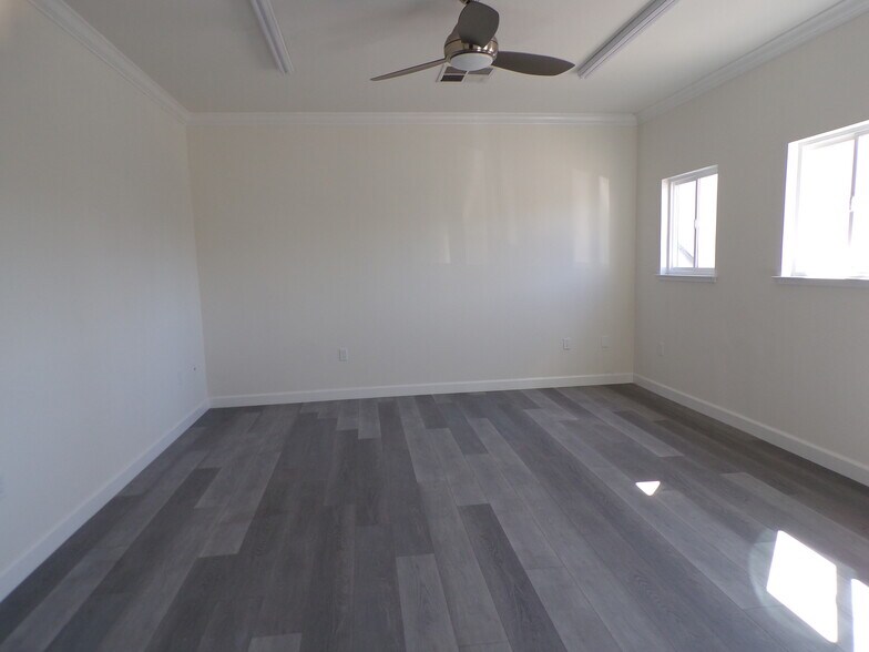 More Photos Of 953 Washington St, San Carlos Warehouse For Lease