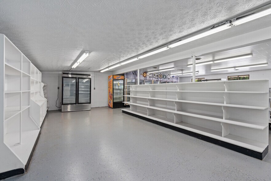 More Photos Of 8275 Carolina Blvd, Clyde General Retail For Sale