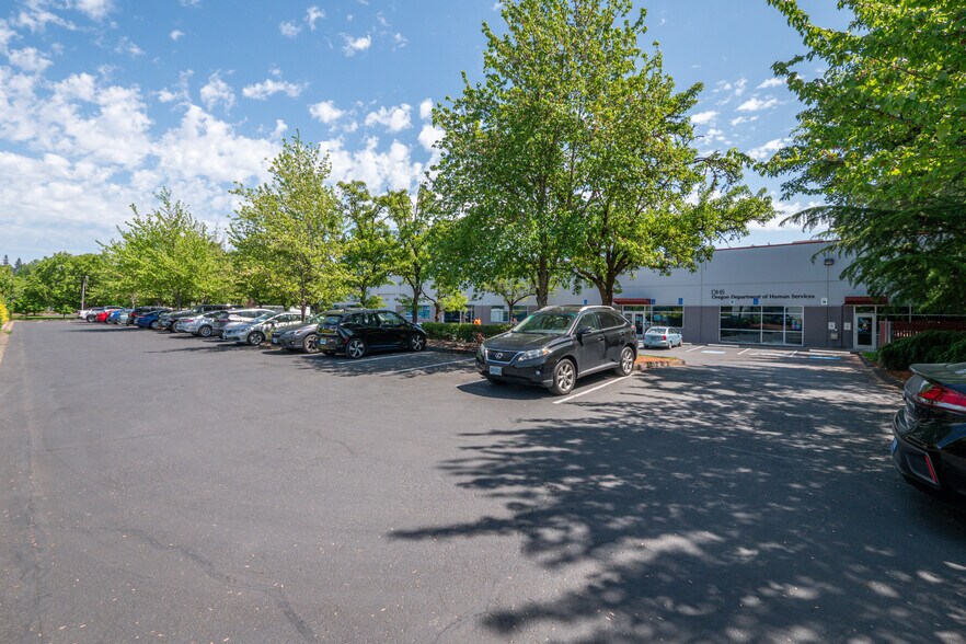 More Photos Of 4382 SE International Way, Milwaukie Flex For Sale