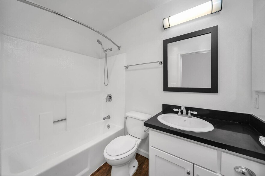 More Photos Of 1320 N Sycamore Ave, Los Angeles Apartments For Sale