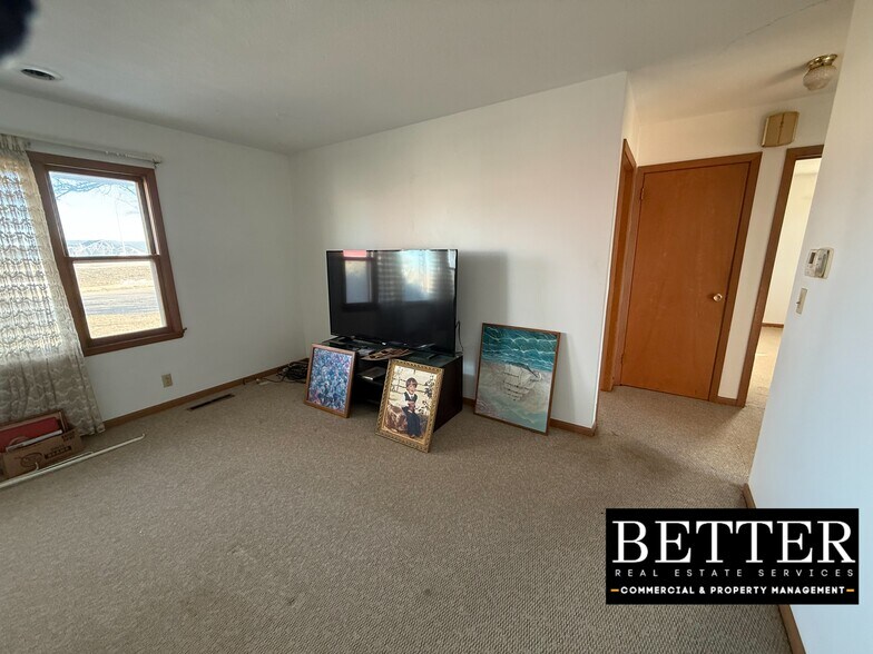 More Photos Of 3120 S Lincoln Ave, York Showroom For Sale