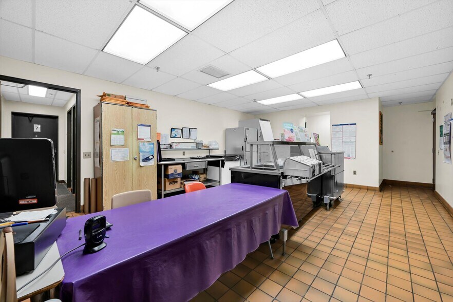 More Photos Of 855 Lincoln Ave, Northampton Office For Sale