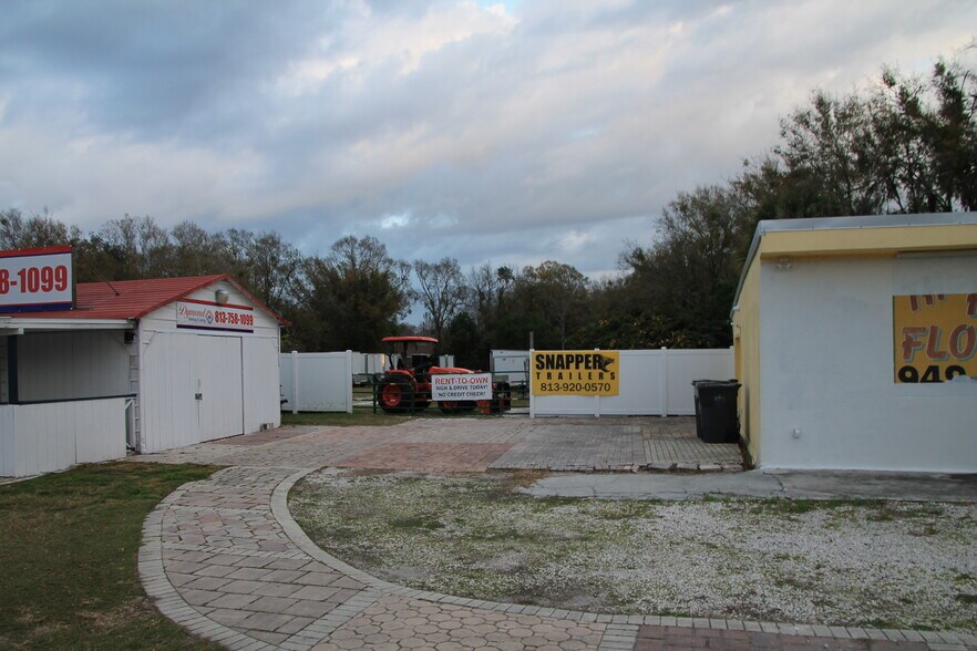More Photos Of 18721 N Dale Mabry Hwy, Lutz General Retail For Lease