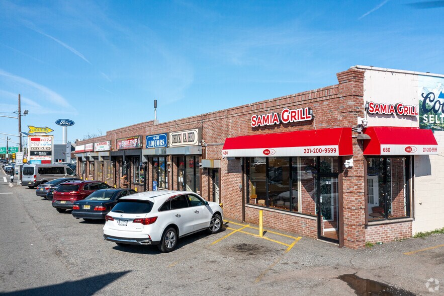 Primary Photo Of 680-686 Rt 440, Jersey City Storefront For Lease