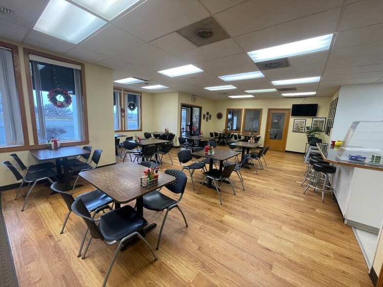 More Photos Of 101 NW Front St, Boardman Restaurant For Sale