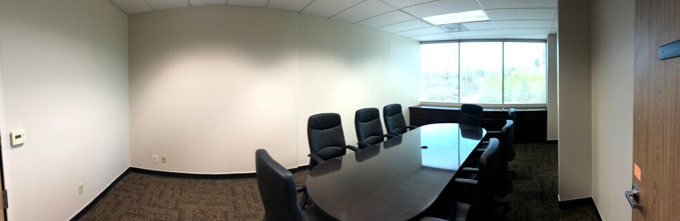 More Photos Of 4351 Latham St, Riverside Office For Lease