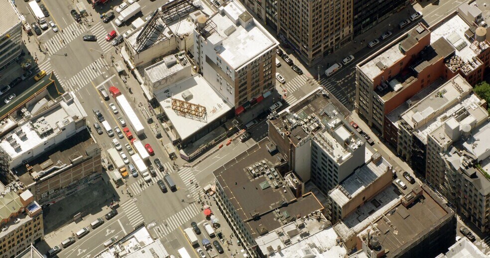 More Photos Of 250 Canal St, New York Storefront For Lease