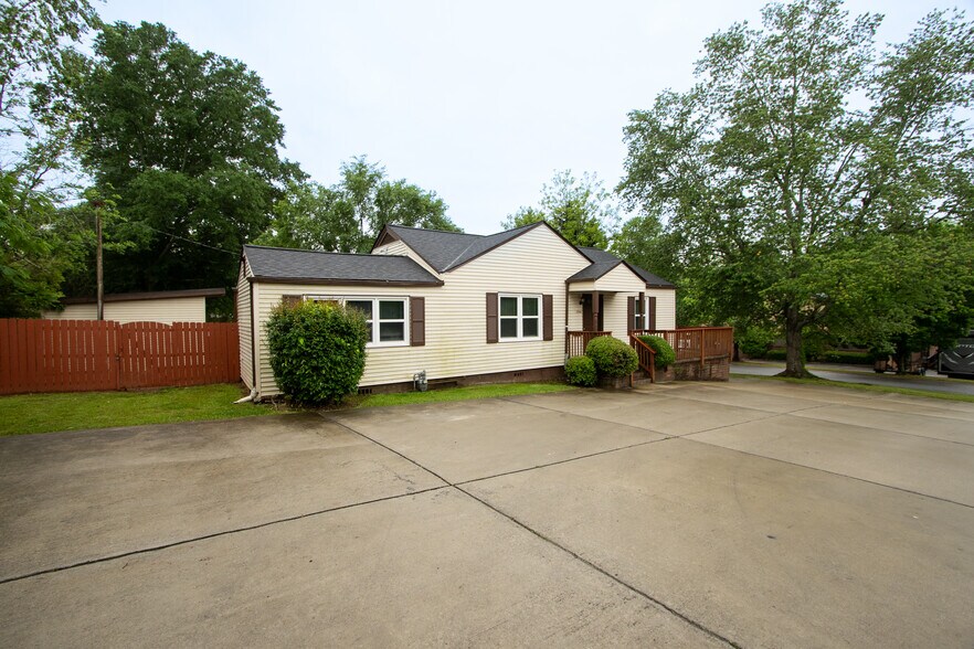 More Photos Of 1746 Hazelwood Dr SE, Marietta Office For Sale