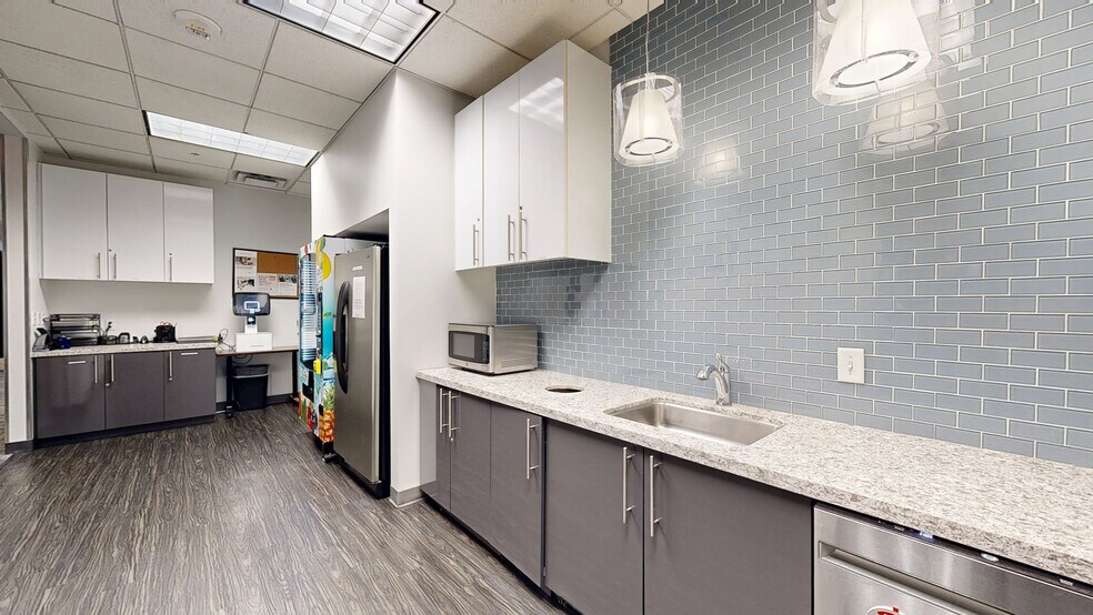 More Photos Of 2415 E Camelback Rd, Phoenix Coworking Space