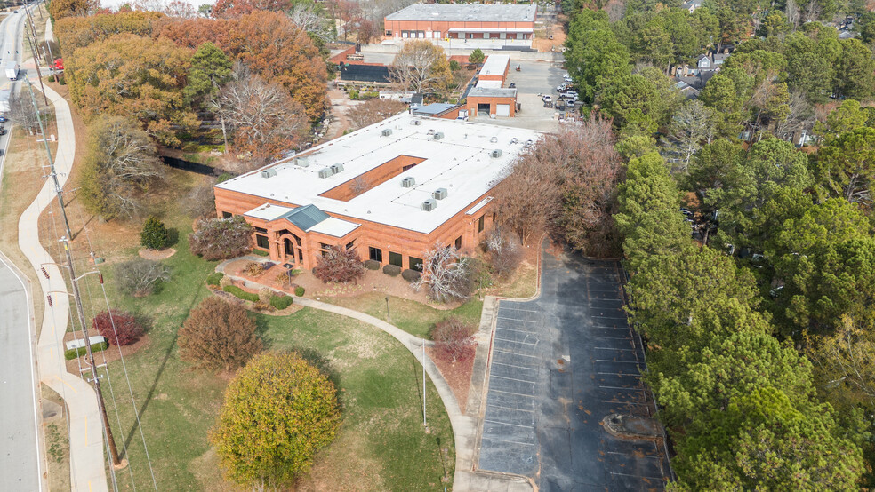 Primary Photo Of 5830 E Ponce de Leon Ave, Stone Mountain Warehouse For Sale