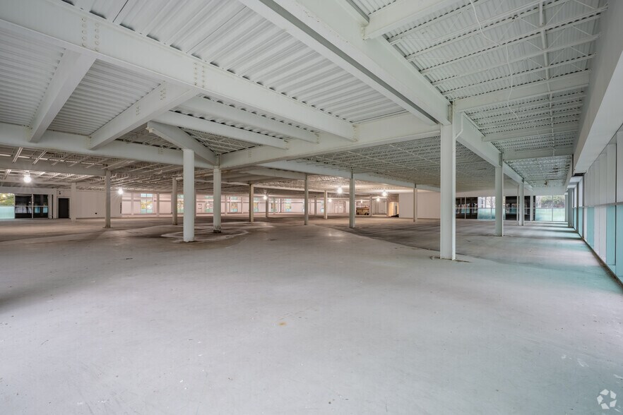 More Photos Of 173 Industry Dr, Pittsburgh Showroom For Lease