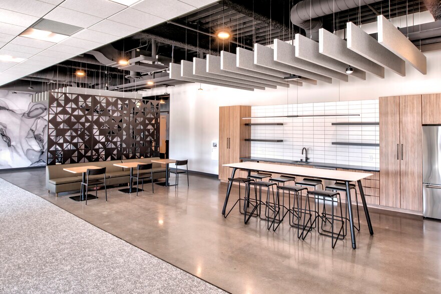 More Photos Of 1601 Utica Ave S, Minneapolis Office For Lease