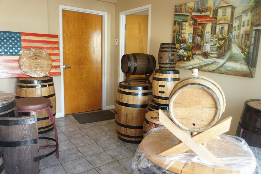 More Photos Of 1700 35th St, Orlando Warehouse For Lease