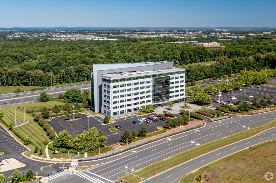 More Photos Of 21000 Atlantic Blvd, Dulles Town Center Office For Lease
