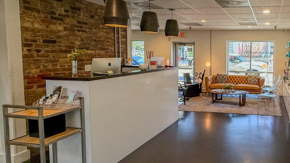 More Photos Of 7-15 W Main Street, Pensacola General Retail For Sale