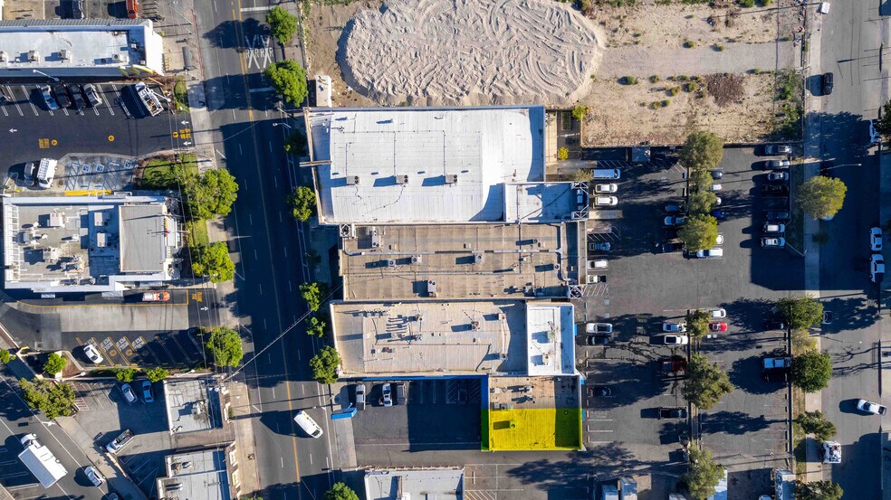 More Photos Of 8124-8144 Sunland Blvd, Sun Valley Freestanding For Lease