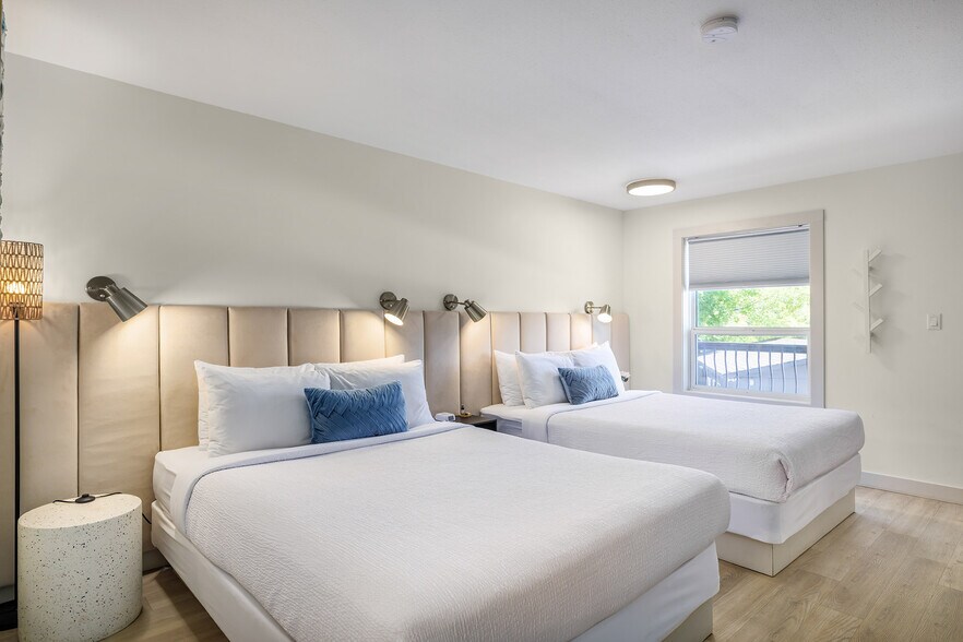 More Photos Of 4201 Skaha Lake Rd, Penticton Hotel For Sale