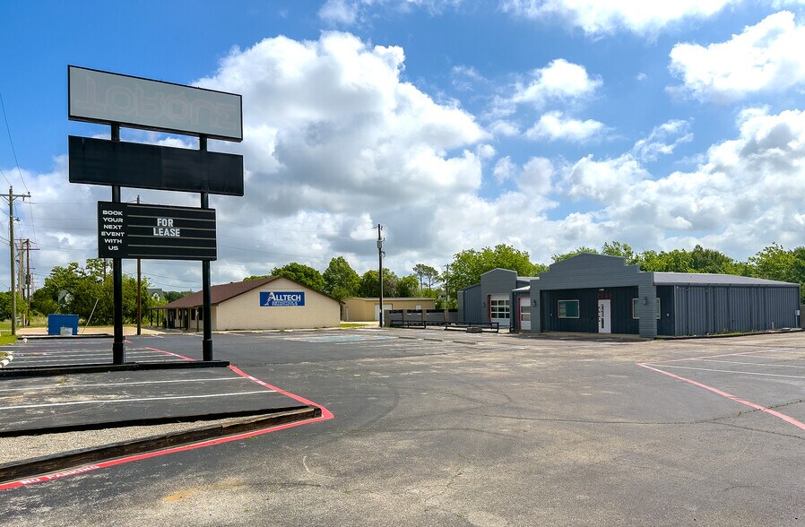 More Photos Of 2795 SW Wilshire Blvd, Burleson Flex For Lease
