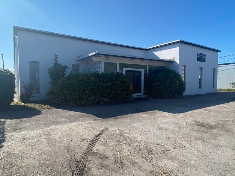 More Photos Of 2830 46th Ave N, Saint Petersburg Light Manufacturing For Lease