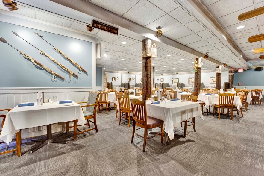 More Photos Of 890 E US Highway 45, Mundelein Freestanding For Sale