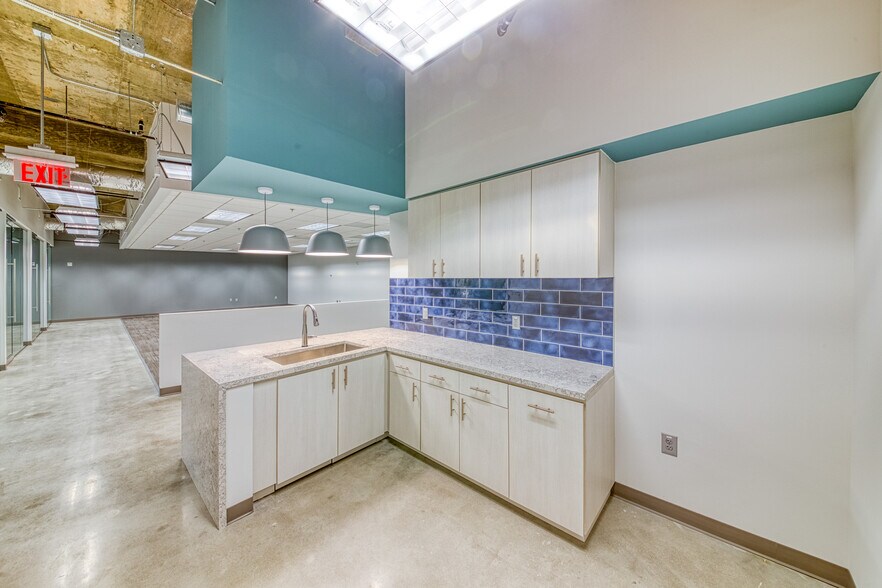 More Photos Of 200 Ashford Ctr N, Atlanta Office For Lease