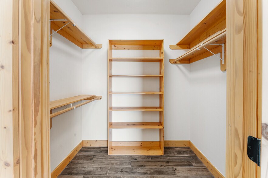 More Photos Of 9702 Surrey Ln, Richmond Light Distribution For Sale