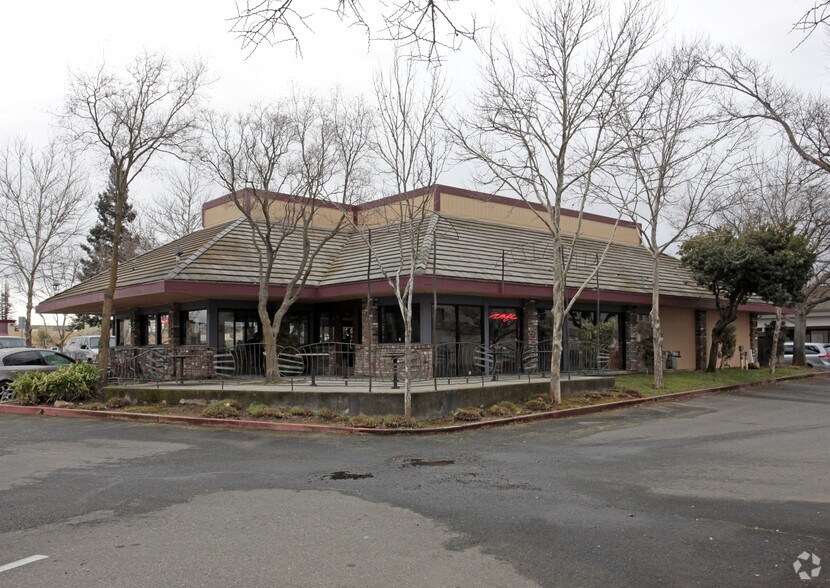 More Photos Of 10395 Rockingham Dr, Sacramento Restaurant For Lease