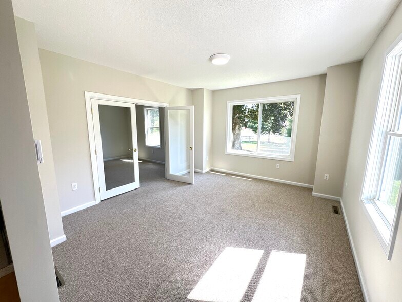 More Photos Of 90 S Main St, East Windsor Office For Sale