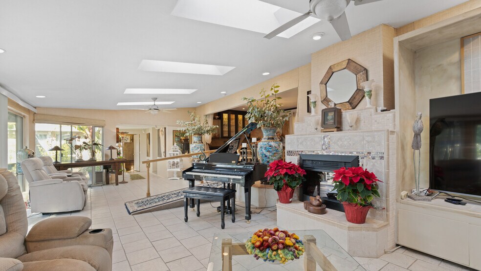 More Photos Of 1403 Rowena Way, Sacramento Specialty For Sale