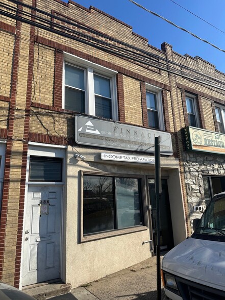 Primary Photo Of 286 N Main St, Freeport Storefront Retail Office For Lease