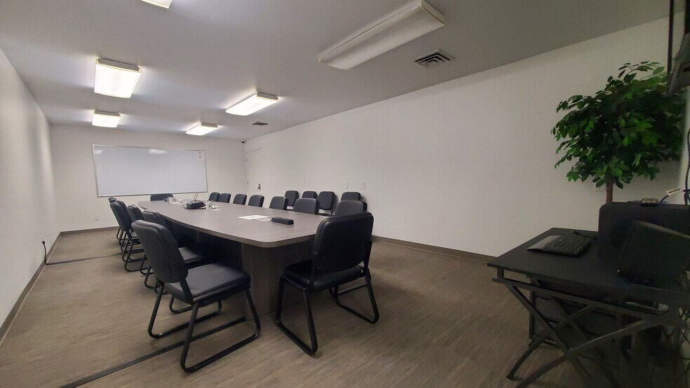 More Photos Of 223 W Wine Country Rd, Grandview Office For Sale