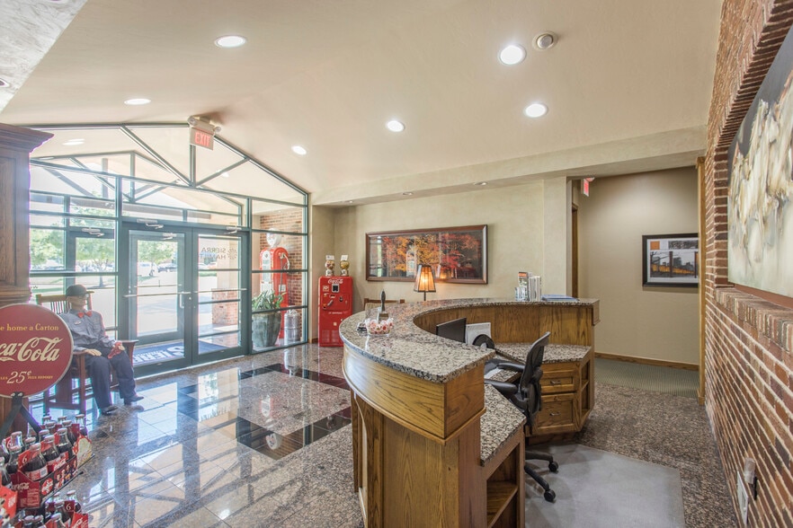 More Photos Of 3101 S Lakeside Dr, Oklahoma City Light Distribution For Lease