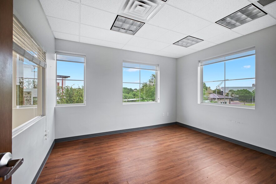 More Photos Of 2 Spurs Ln, San Antonio Office For Sale
