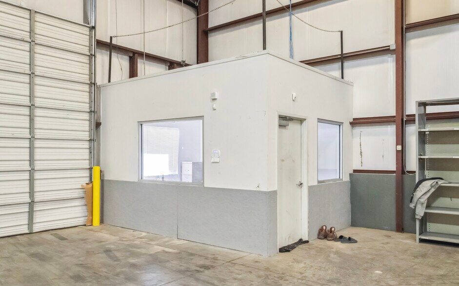 More Photos Of 6900 Woolworth Rd, Shreveport Warehouse For Lease