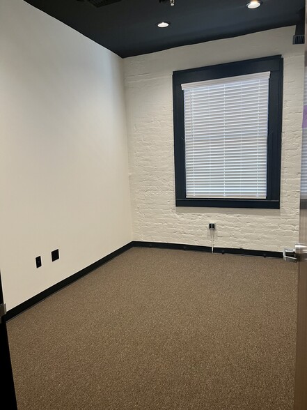 More Photos Of 3638 University Ave, Riverside Office Residential For Lease