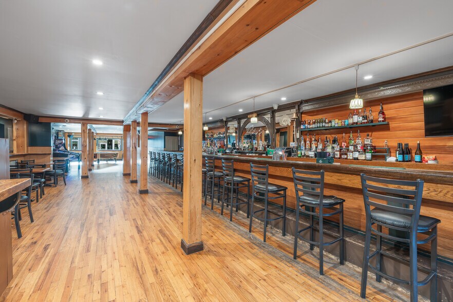 More Photos Of 30-32 Front St, Greenport Storefront Retail Residential For Sale