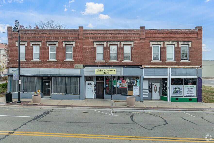 More Photos Of 102-106 7th St, Rockford Storefront Retail Residential For Sale