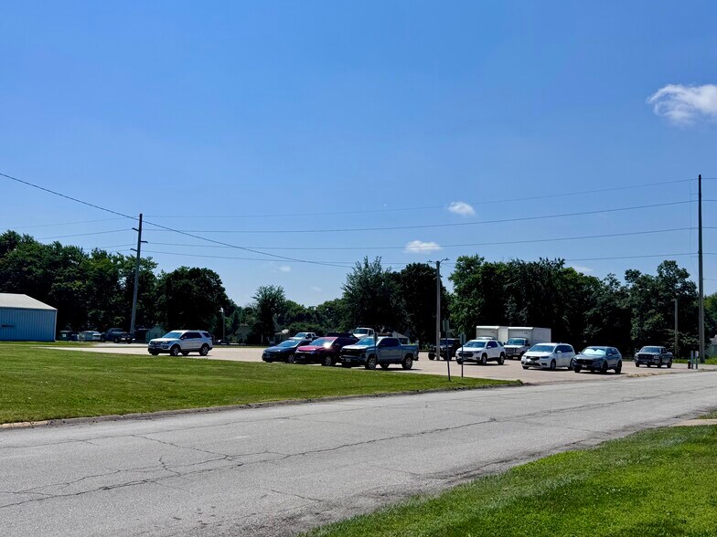 More Photos Of 510 N Pearl St, Macomb Industrial For Sale