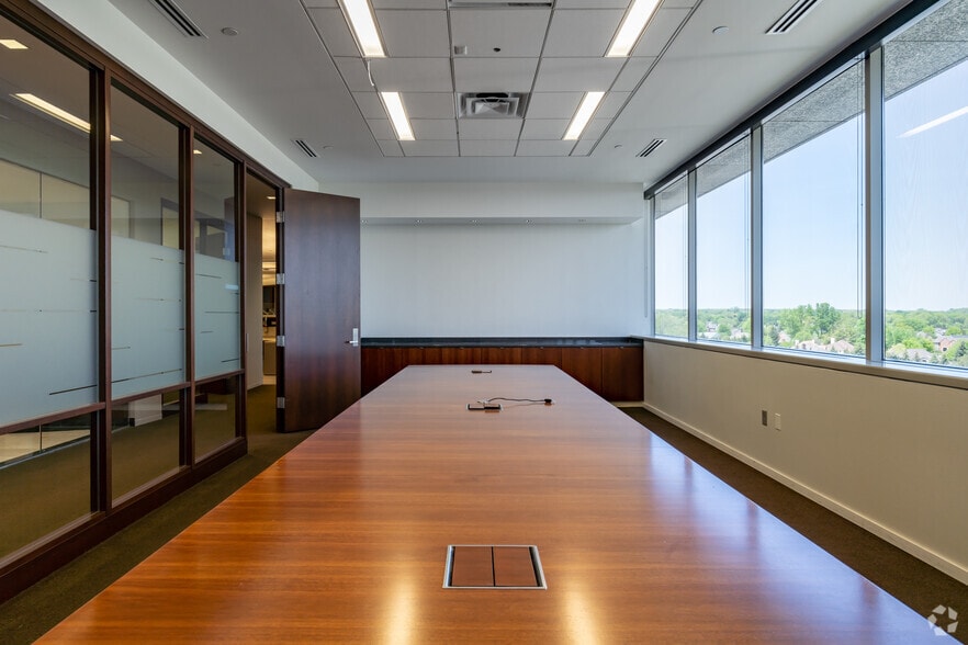 More Photos Of 2600 W Big Beaver Rd, Troy Office For Lease
