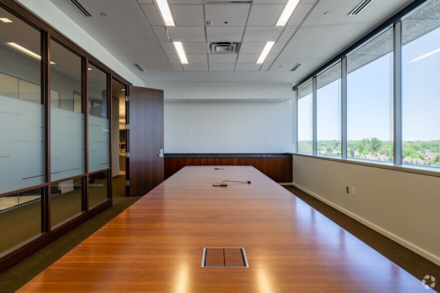More Photos Of 2600 W Big Beaver Rd, Troy Office For Lease