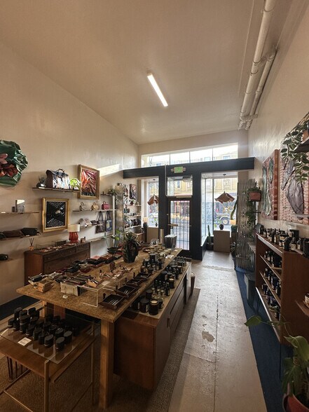 More Photos Of 301-315 Valencia St, San Francisco Storefront Retail Office For Lease