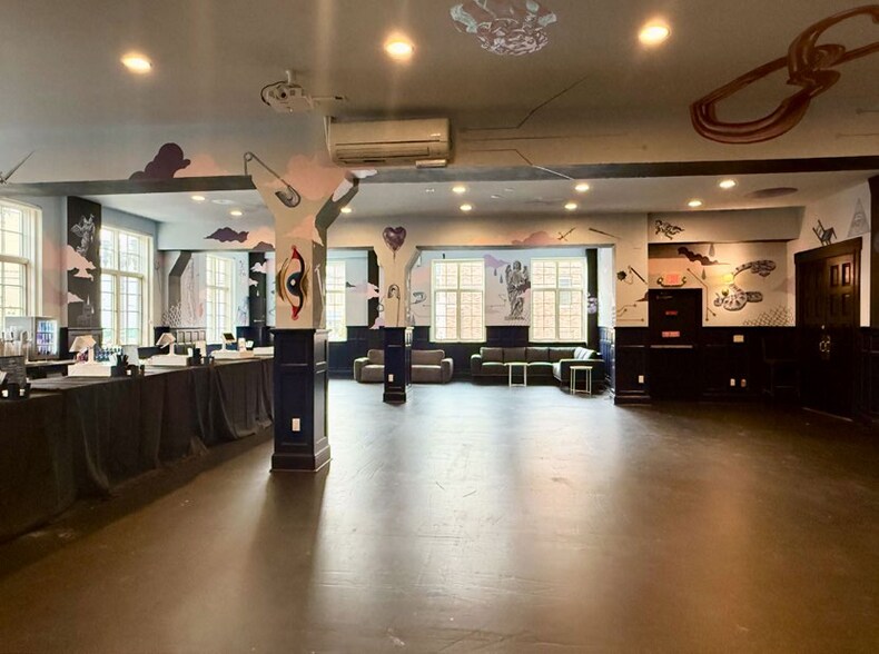 More Photos Of 615 SE Alder St, Portland General Retail For Sale