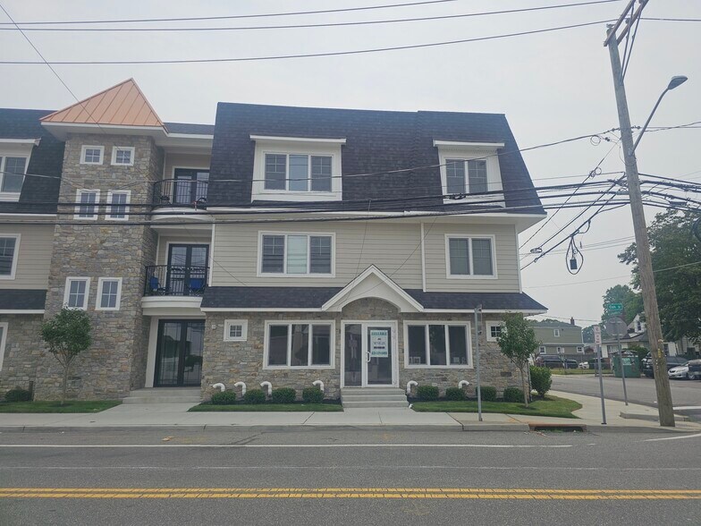 More Photos Of 400 Oak St, Copiague Apartments For Lease