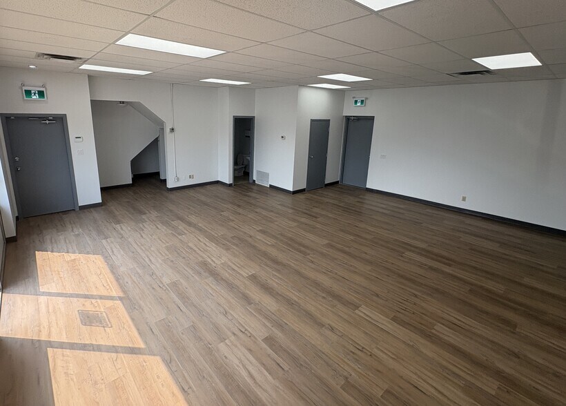 More Photos Of 8804-8826 51 Ave, Edmonton Showroom For Lease